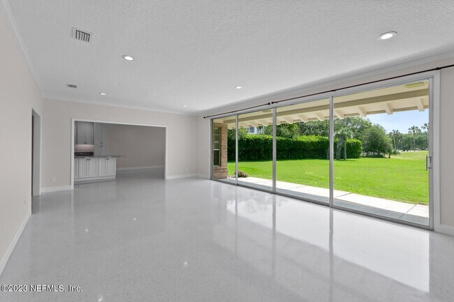 Foto del edificio - 221 Pablo Rd