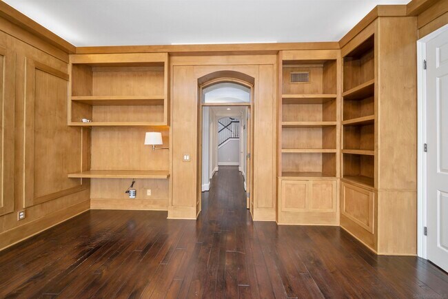 Building Photo - 5113 Meadows Del Mar