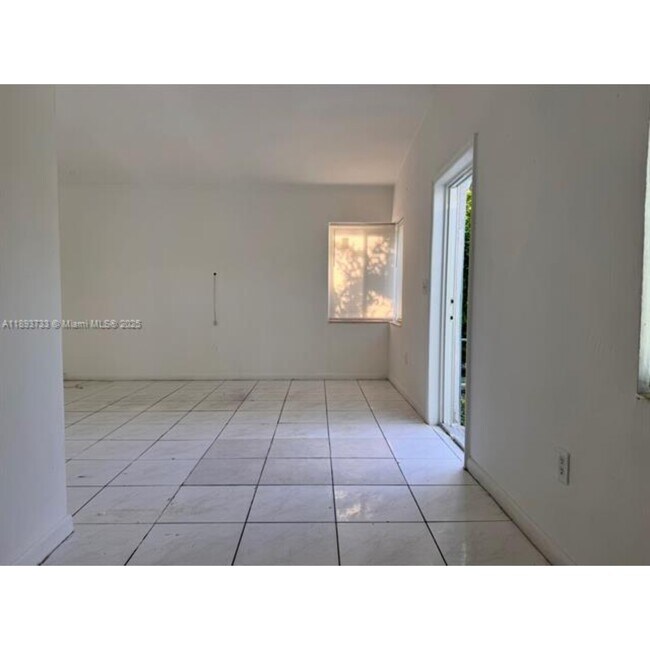 Foto del edificio - 550 NW 118th St