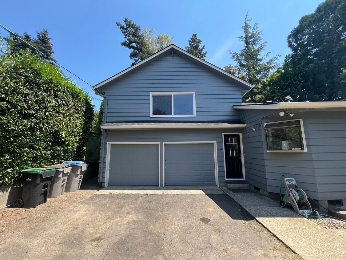 Foto principal - 1Bd/1Ba Home in the West Slope Neighborhoo...