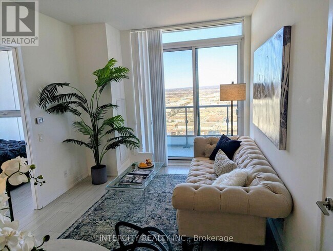 Photo du bâtiment - 898 Portage Pkwy