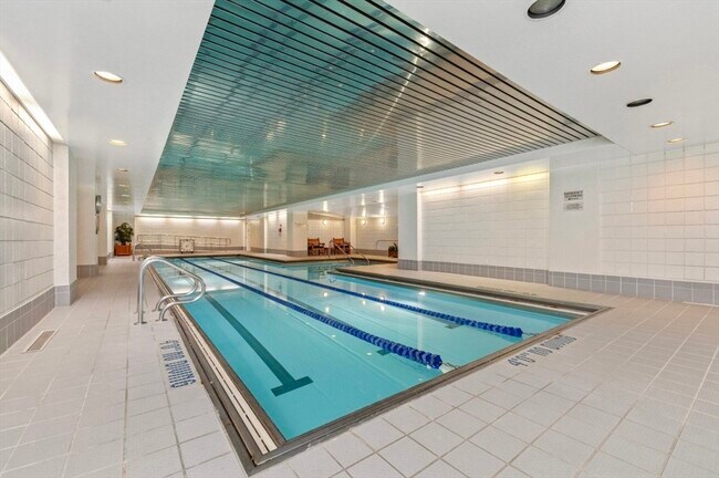 Foto del edificio - 75-83-83 Cambridge Pkwy