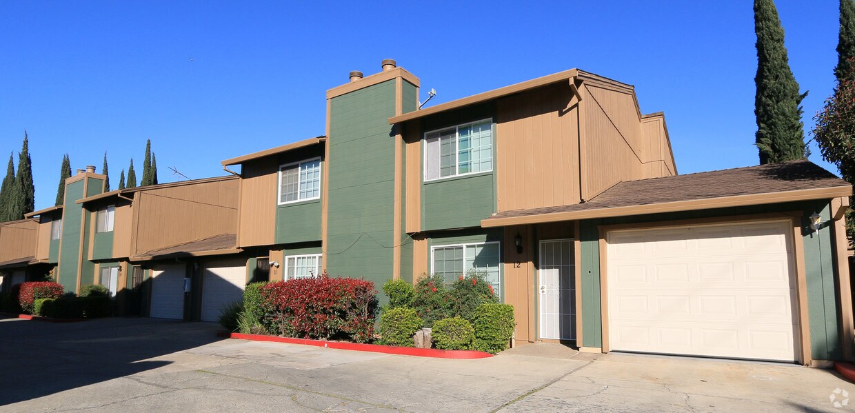 Foto del edificio - Watt Avenue Gardens Townhomes