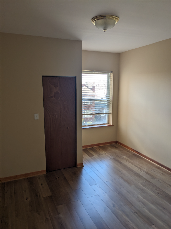 Foto del edificio - 7443 S Paxton Ave