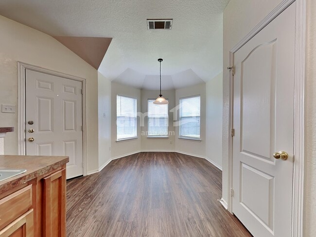 Building Photo - 231 Chesterfield Cir