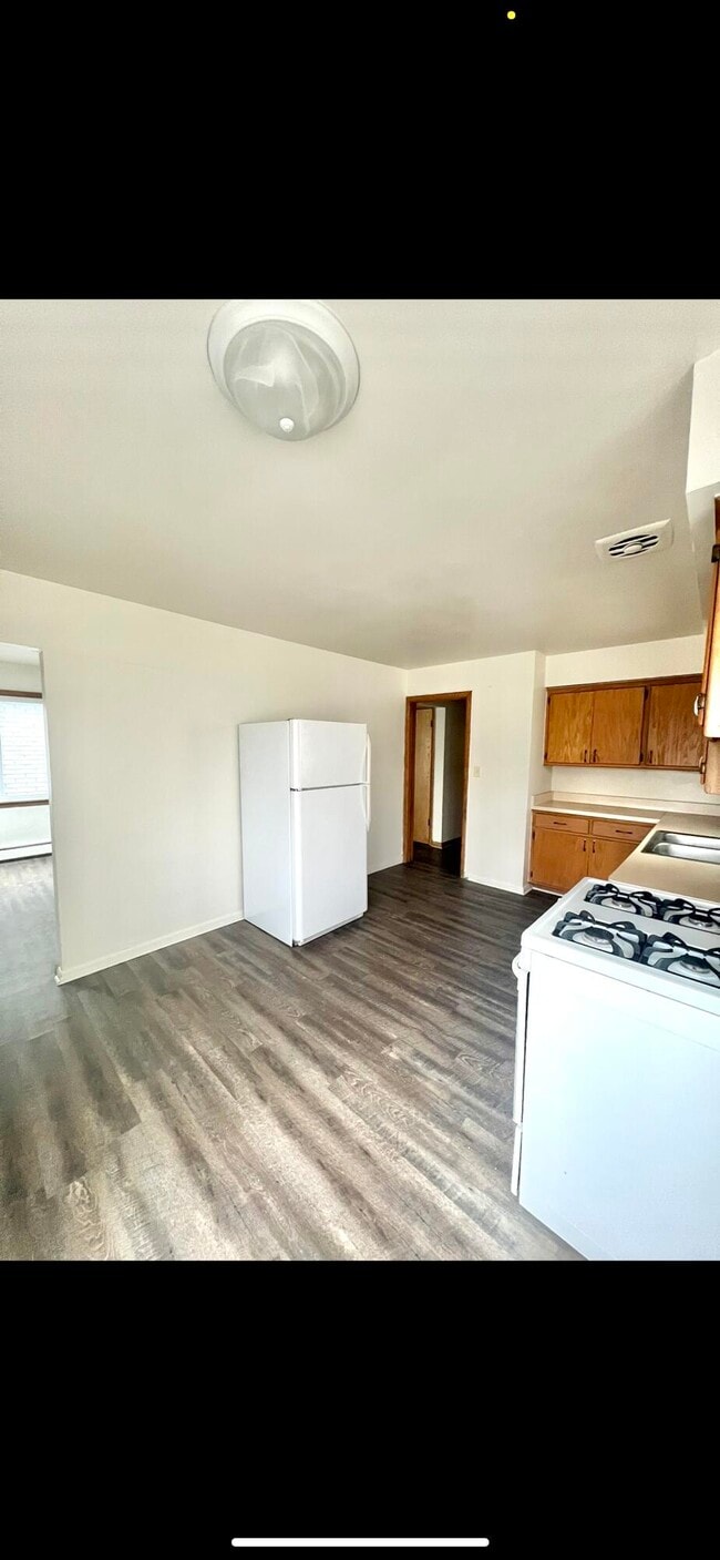 Foto del edificio - 1571 S 76th St