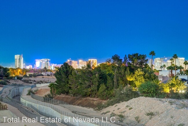 Building Photo - 4 br, 2.5 bath House - 6474 Estrella Hills...