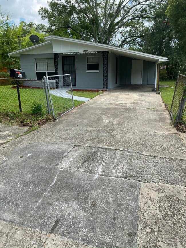 Building Photo - 4030 Leonard Cir E