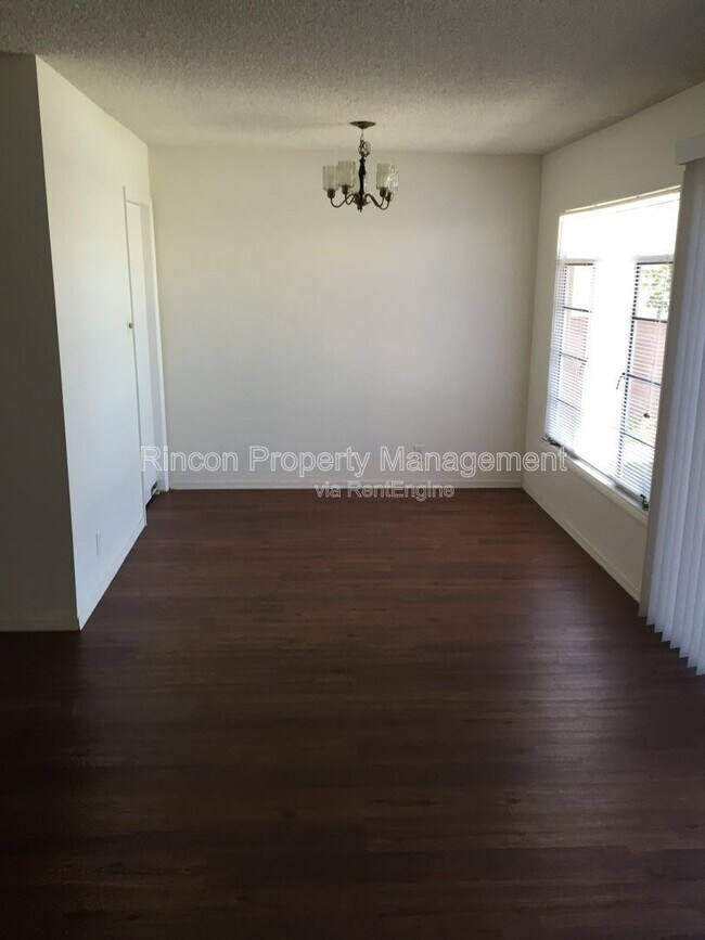 Foto del edificio - 513 N M St