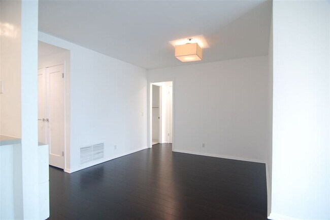 Foto del edificio - 880 W 1st St