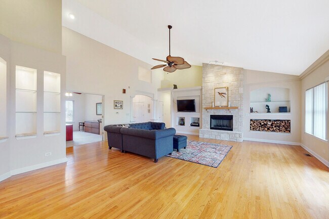 Building Photo - 201 Slalom Ct