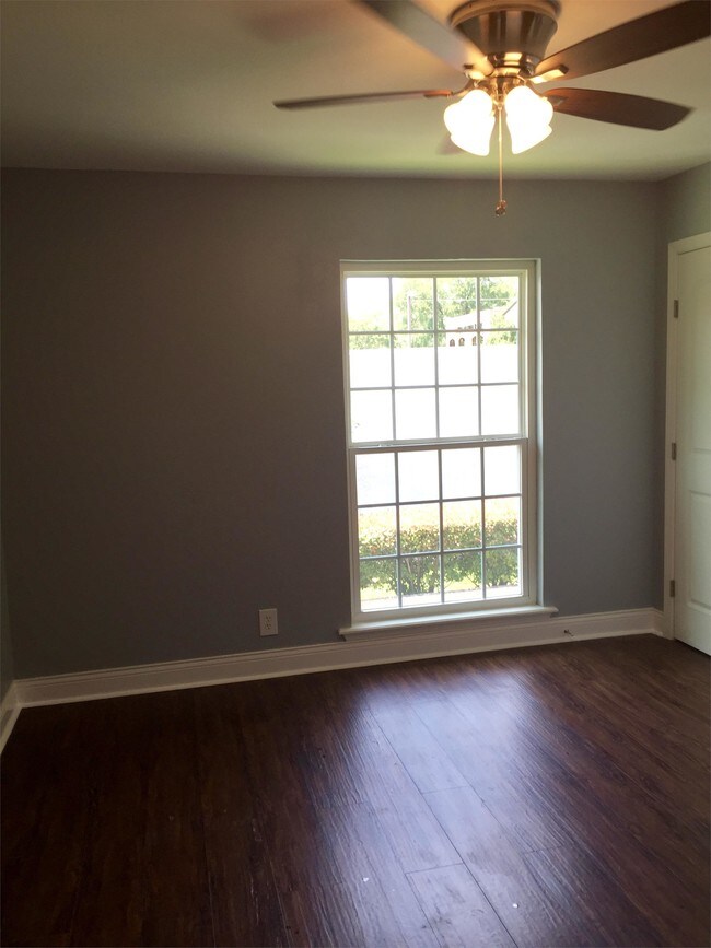 Building Photo - 211 Routt St