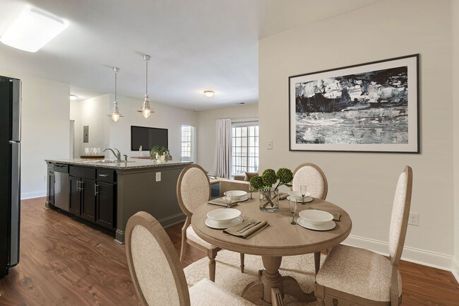 2BR, 2BA - 1,100SF - Dining Area - Crest Gateway