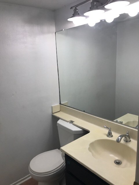 Foto del edificio - 486 Serento Cir