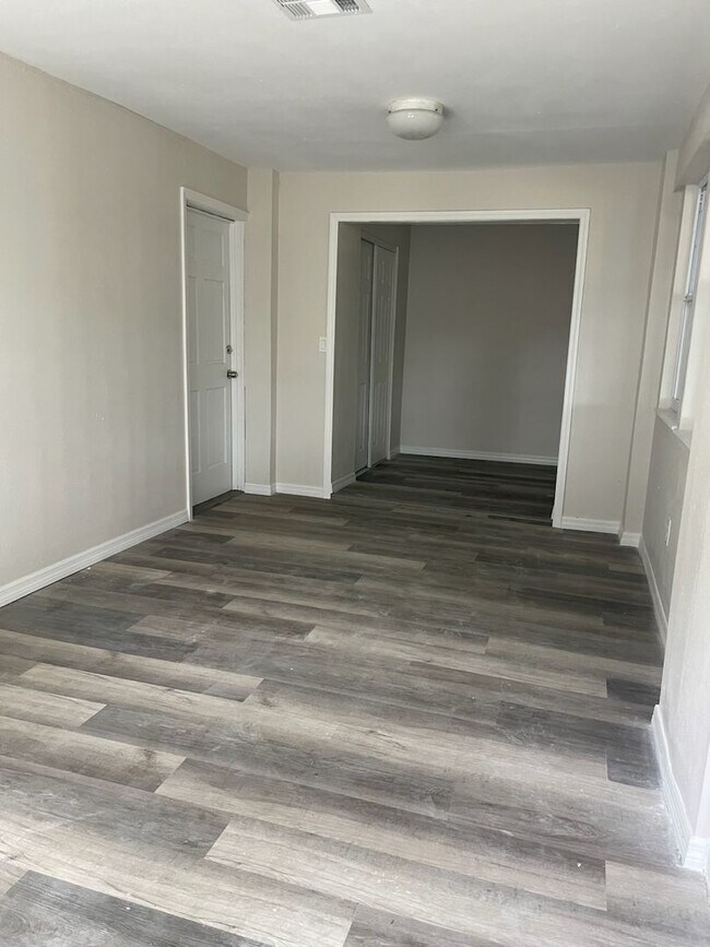 Building Photo - FOR RENT!!! BEAUTIFUL AND RECENTLY UPDATE ...