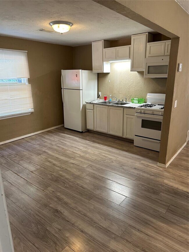 Foto del edificio - 11917 E Britton Rd