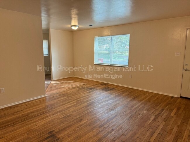 Building Photo - 3817 Woodlake Dr