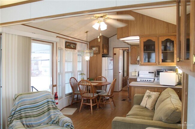 Building Photo - 600 W Farm to Market 495