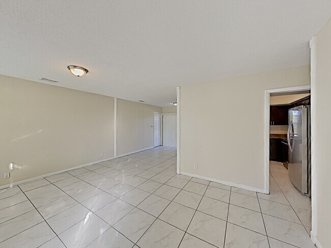 Foto del edificio - 7805 NW 40th St