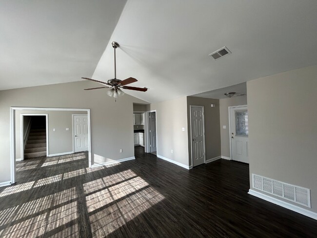 Foto del edificio - Spacious 4BR/2BA Olive Branch Home | 1,965 Sq Ft, Modern Fireplace, Bay Window & 2-Car Garage