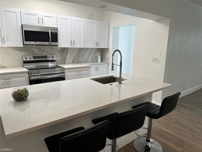Foto del edificio - 2 br, 2 bath House - 417 NW 14th Way