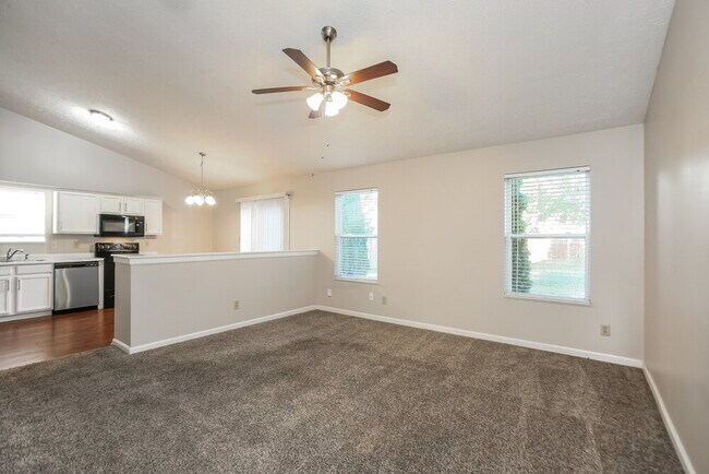 Foto del edificio - 5882 Glen Haven Blvd
