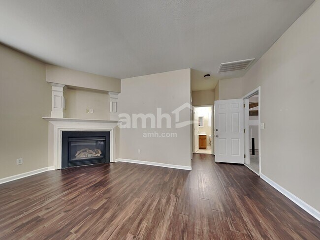 Foto del edificio - 2021 Moss Creek Dr