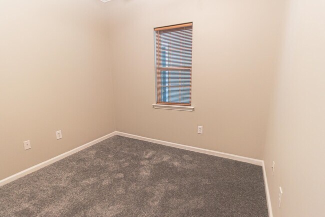 Building Photo - 6307 Sweetwater Blvd