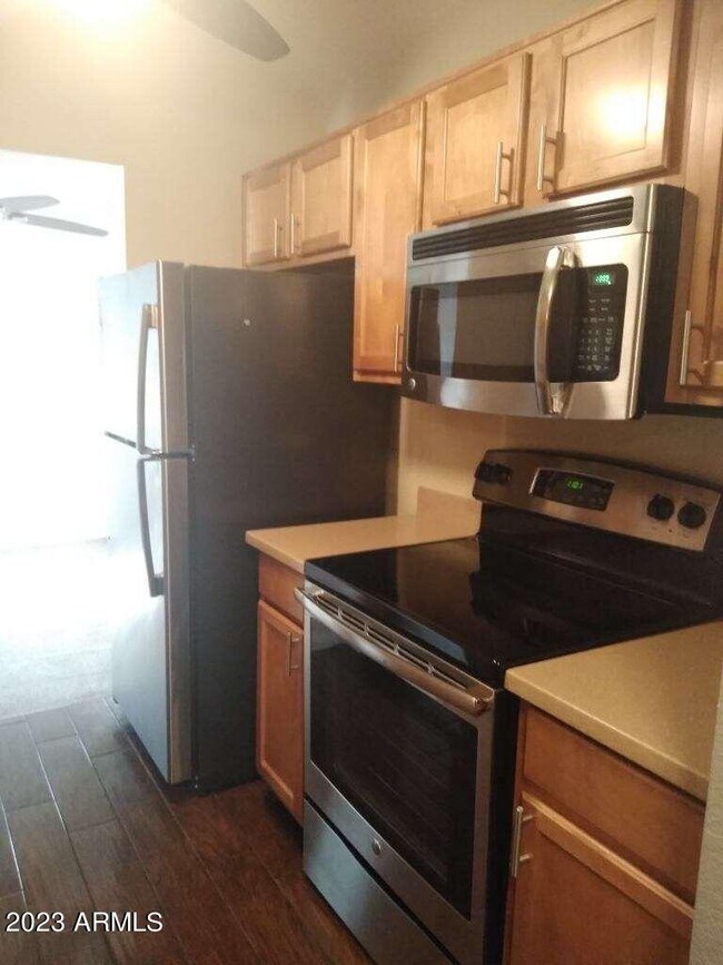 Building Photo - 7550 N 12th St