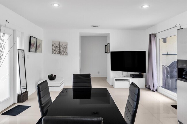 Foto del edificio - 2600 NE 22nd St