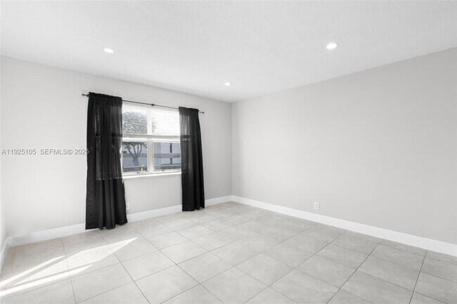 Foto del edificio - 4021 N Andrews Ave