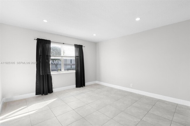 Building Photo - 4021 N Andrews Ave