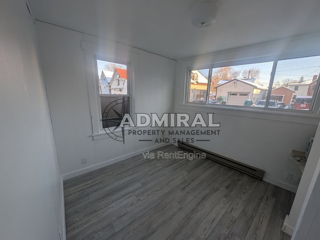 Building Photo - 8 Mechanic St