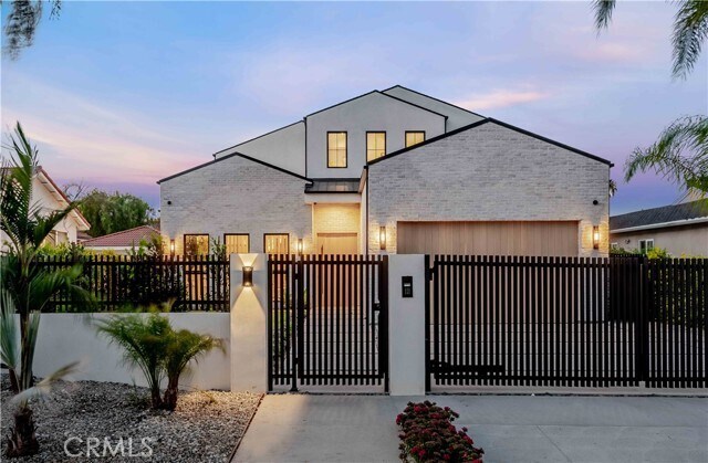 Foto del edificio - 16711 Moorpark St