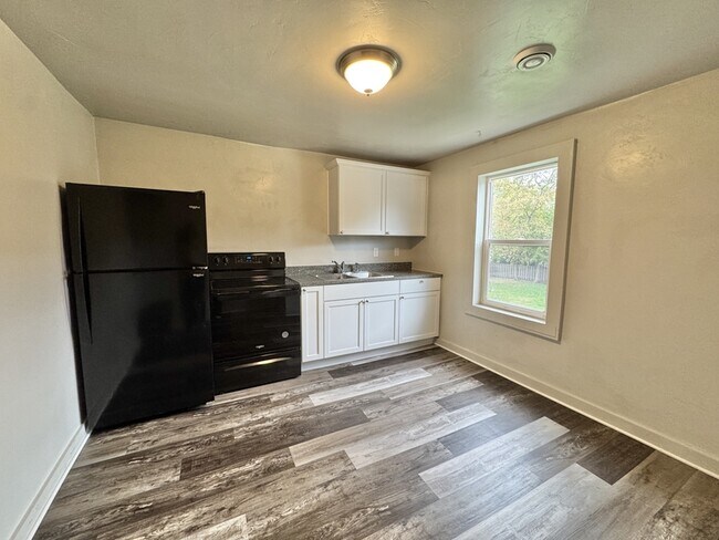 Foto del edificio - 643-645-645 S Jefferson St