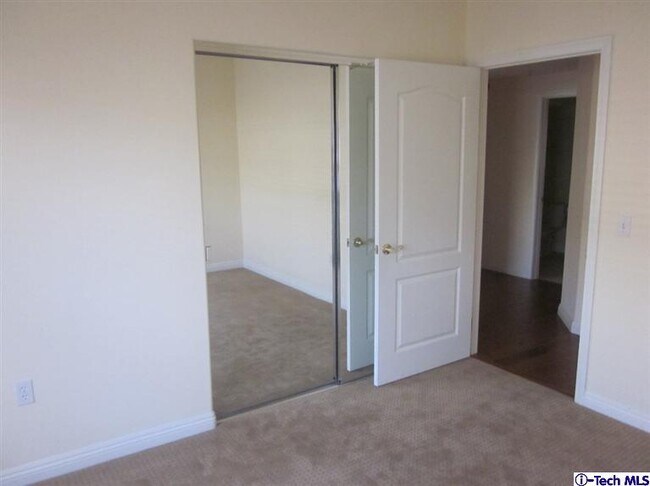 Building Photo - 555 E Santa Anita Ave
