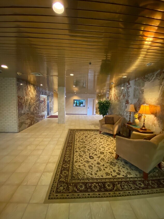 Building Looby - 2500 Mystic Valley Pky