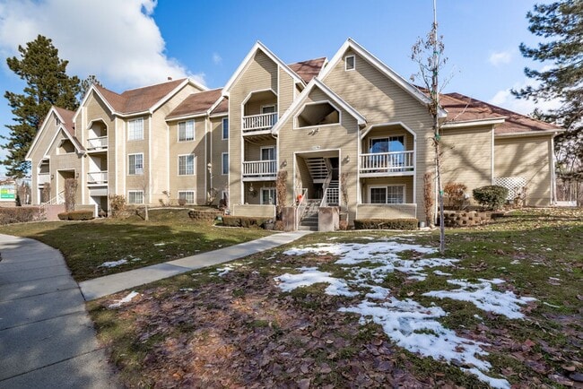 Foto del edificio - Updated Condo In Excellent Location, First...