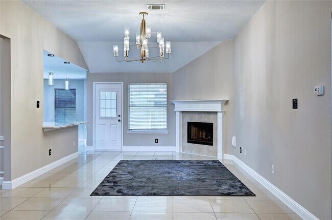 Foto del edificio - 21115 Rushing Creek Ln