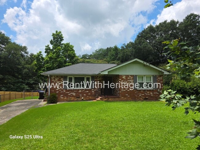 Foto del edificio - WOW!!! GORGEOUS RANCH WITH MANY UPGRADES / GREAT LOCATION/ PRIVATE YARD