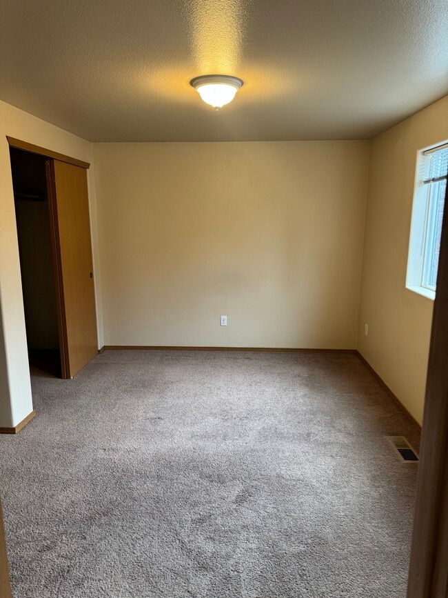 Building Photo - 1031 NW Portland Ave