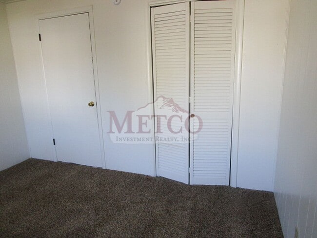 Building Photo - Cute little 3 bedroom home