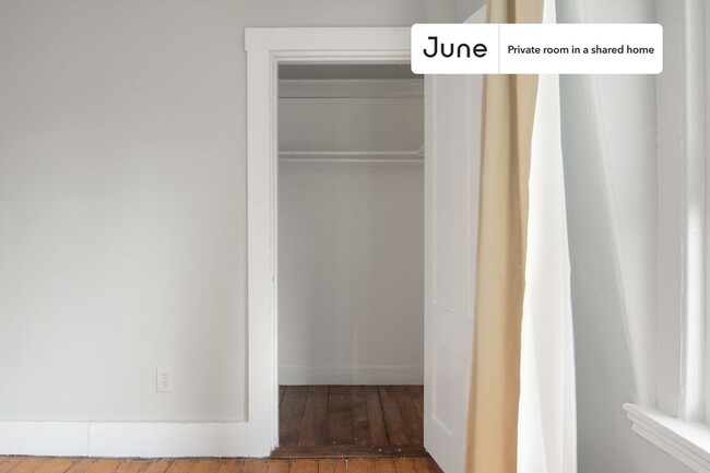Foto del edificio - Private bedroom in 4 bed/2.5 bath Home