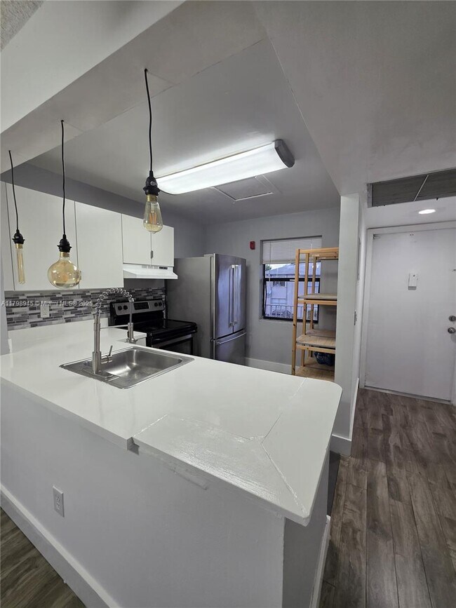 Building Photo - 7670 SW 152nd Ave