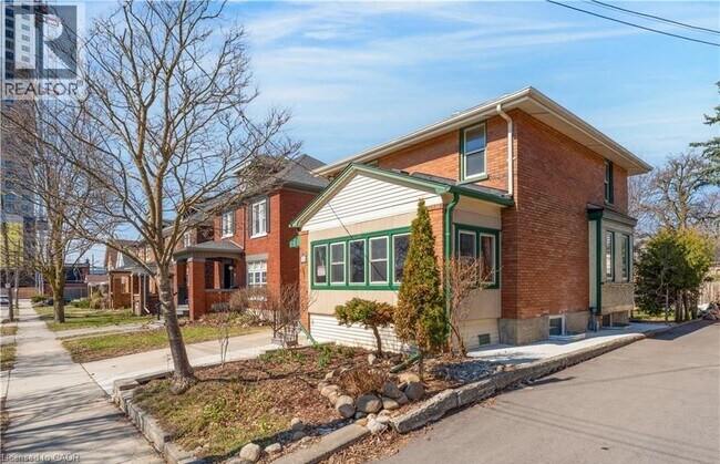 Photo du bâtiment - 24 Onward Ave