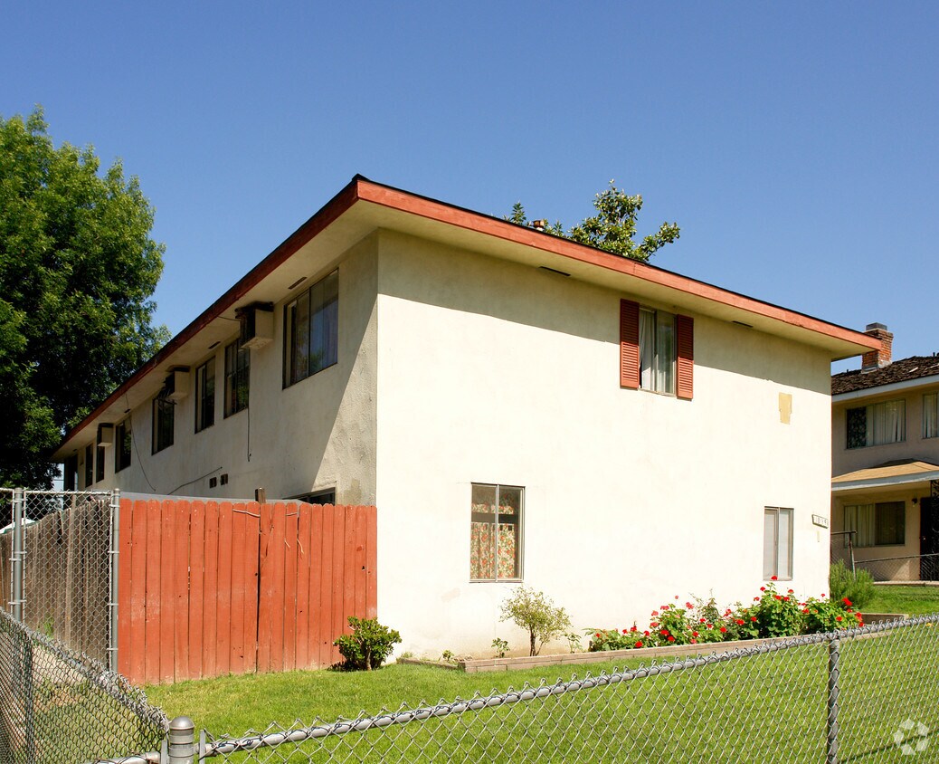 Building Photo - 1039 N Sacramento Ave
