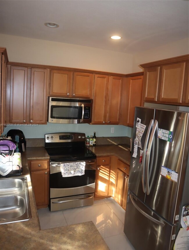 Foto del edificio - 21401 NW 13th Ct
