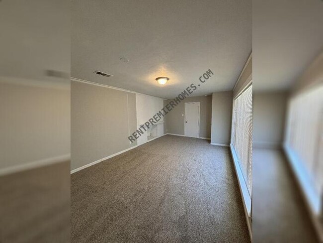 Building Photo - 609 Brewer St