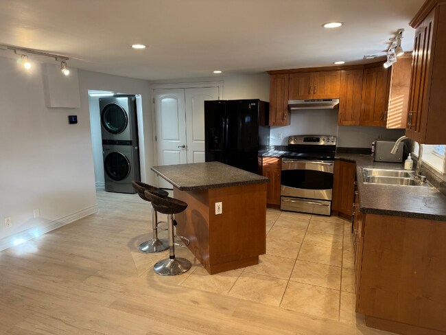 Foto del edificio - 1925 Logan Ave S