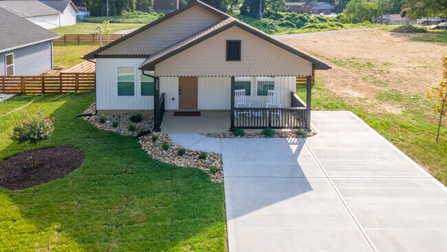 Foto del edificio - 205 Kingwood Rd